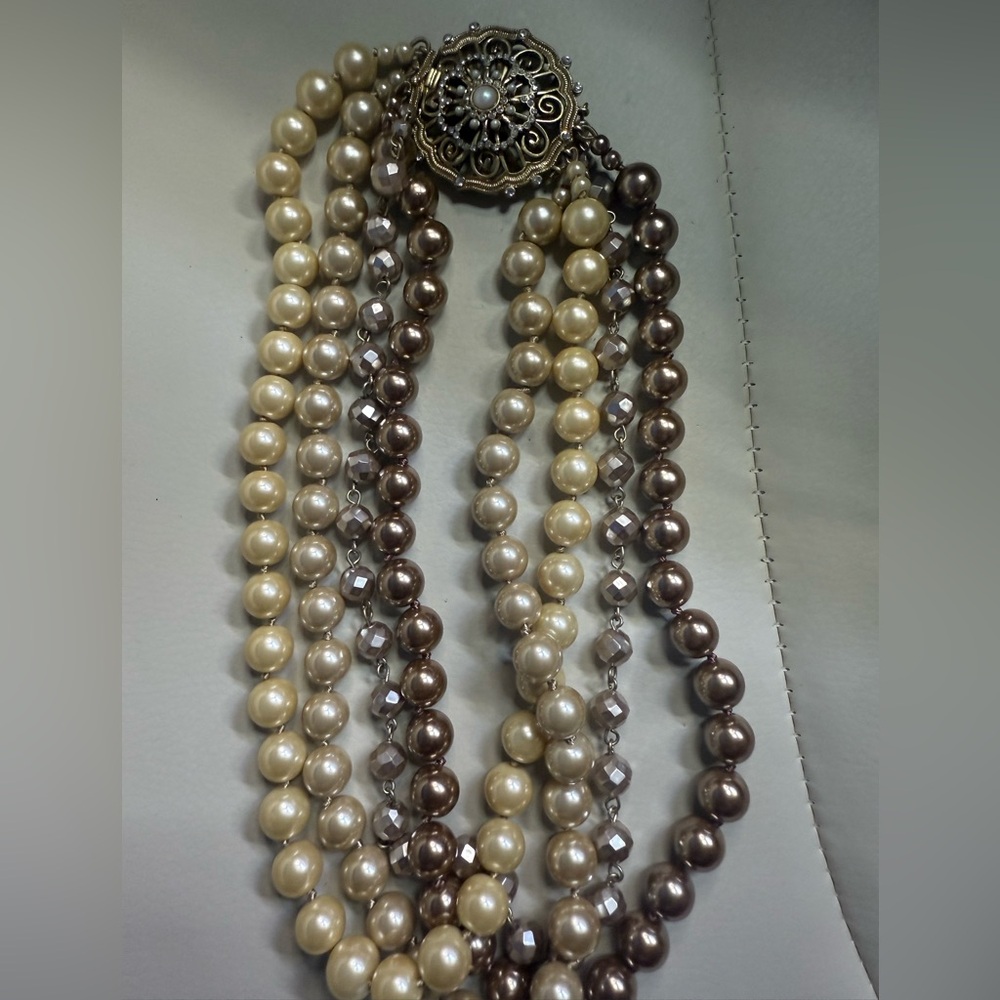 Elegant Glass Pearl Necklace ✨HOST PICK✨